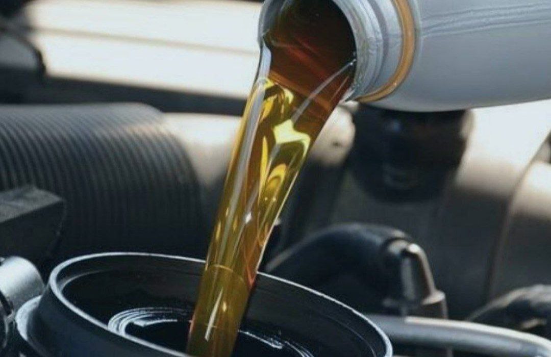 کشف بیش از ۳۱ هزار لیتر روغن تقلبی خودرو در كنگاور