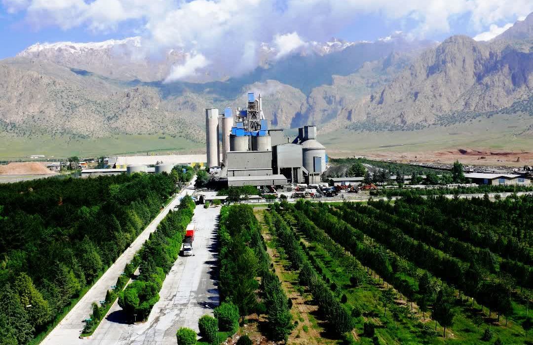 کسب رتبه برتر شرکت صنایع سیمان غرب در جشنواره ملی معادن و صنایع معدنی کشور
