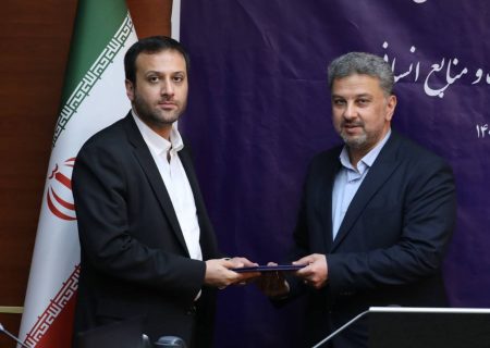 در آیین تکریم و معارفه معاون تحقیقات و منابع انسانی شرکت توانیر عنوان شد:  تاکید مدیرعامل توانیر بر جایگاه زیرساختی منابع انسانی در صنعت برق